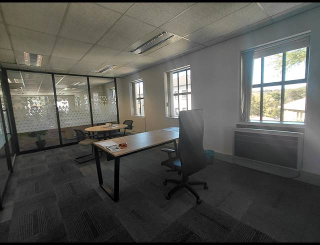 241M² OFFICE TO LET IN BRYANSTON